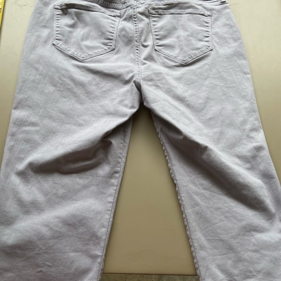 Capris - Picture 5 of 8